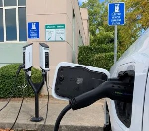 關(guān)于汽車(chē)充電樁的標(biāo)準(zhǔn)化與個(gè)性化服務(wù)探討