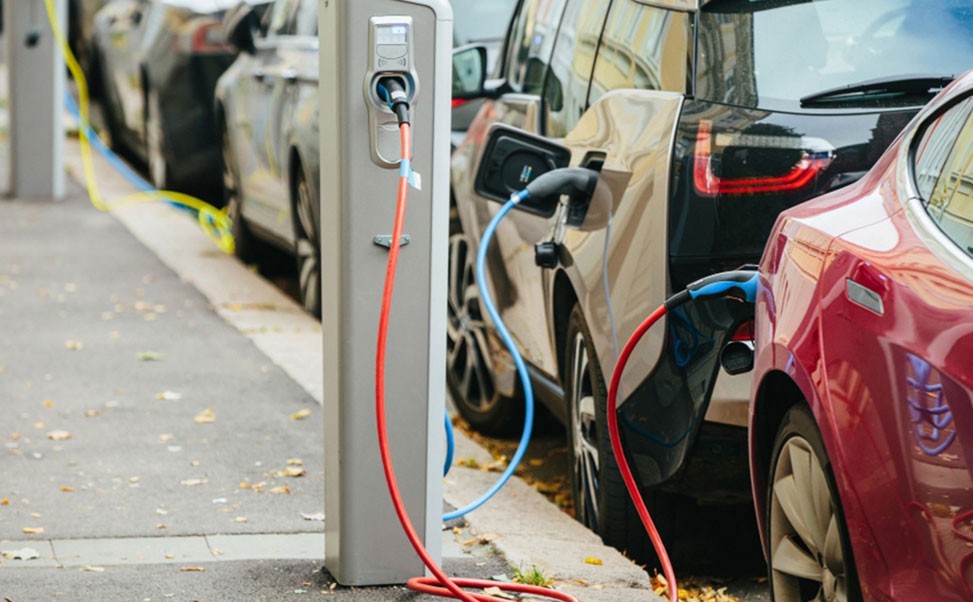 汽車(chē)充電樁技術(shù)創(chuàng)新與行業(yè)發(fā)展趨勢(shì)